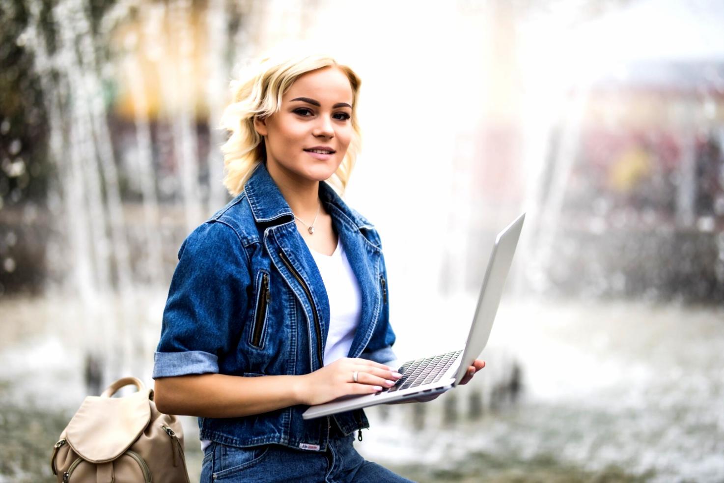 Moderne Finanzunterlagen und Buchhaltungsmaterialien